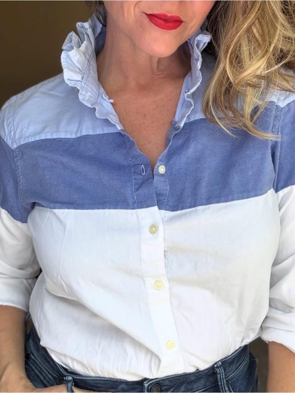 Banana Republic Blue and White Ruffle Collar Button-Down Shirt woman’s m